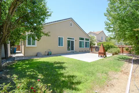Exterior - 613 Edenderry Dr, Vacaville, CA 95688 photo 6 of 7