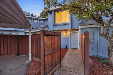 700 Racquet Club Cir, Rohnert Park, CA 94928