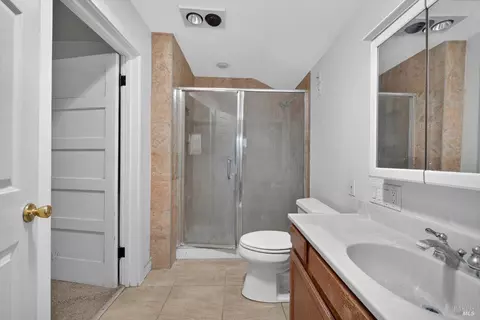 Bath - 4694 Baker Rd, Winters, CA 95694 photo 3 of 4