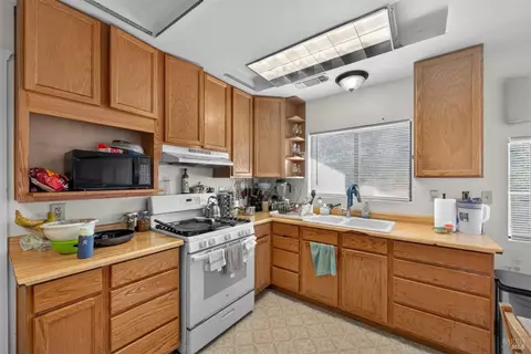 Kitchen - 4694 Baker Rd, Winters, CA 95694 photo 2 of 4