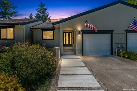 135 Vineyard Cir, Yountville, CA 94599