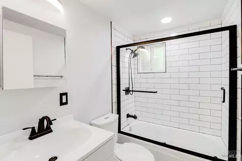 Bath - 3037 Bertram Ct, Concord, CA 94520 photo 1 of 4