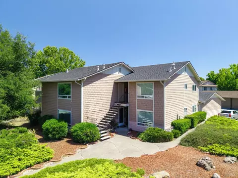6530 Country Club Dr, Rohnert Park, CA 94928