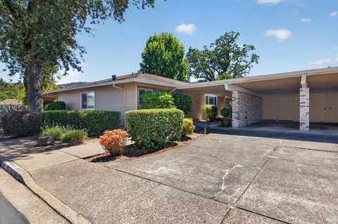 402 Meadowgreen Dr, Santa Rosa, CA 95409