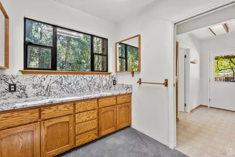 Bath - 3151 Hearst Willits Rd, Willits, CA 95490 photo 1 of 2