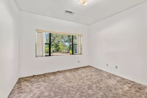 Bedroom - 3151 Hearst Willits Rd, Willits, CA 95490 photo 2 of 2
