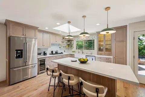 Kitchen - 685 Vischer Ct, Sonoma, CA 95476 photo 6 of 7
