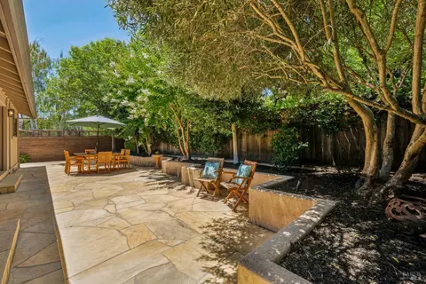 Exterior - 685 Vischer Ct, Sonoma, CA 95476 photo 5 of 20