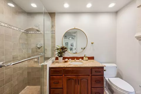 Bath - 685 Vischer Ct, Sonoma, CA 95476 photo 5 of 6