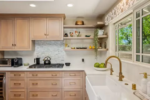 Kitchen - 685 Vischer Ct, Sonoma, CA 95476 photo 3 of 7