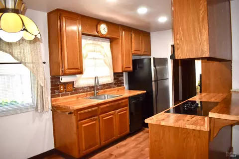 Kitchen - 735 Tobin Dr, Vallejo, CA 94589 photo 2 of 3