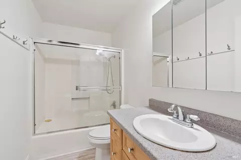 Bath - 850 E Cotati Ave #15, Cotati, CA 94931 photo 1 of 1