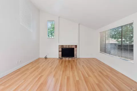 Living - 850 E Cotati Ave #15, Cotati, CA 94931 photo 3 of 7