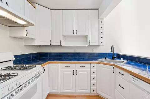 Kitchen - 850 E Cotati Ave #15, Cotati, CA 94931 photo 3 of 6