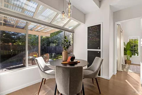 Dining - 316 Windflower Ct, Windsor, CA 95492 photo 4 of 5