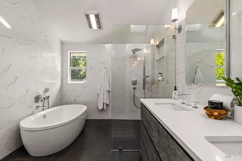 Bath - 316 Windflower Ct, Windsor, CA 95492 photo 3 of 12