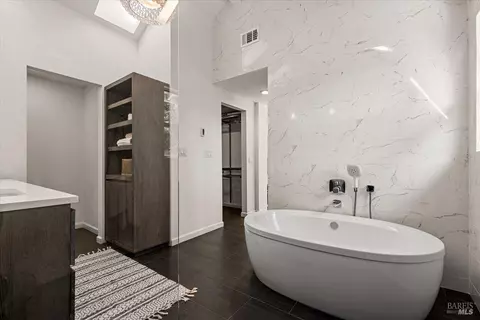 Bath - 316 Windflower Ct, Windsor, CA 95492 photo 2 of 12