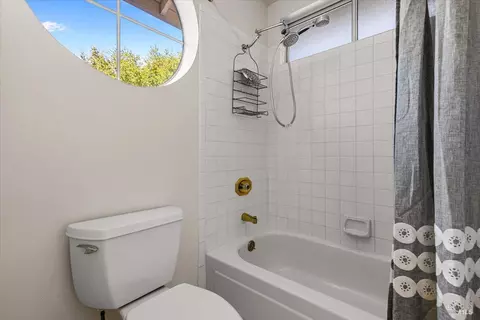 Bath - 316 Windflower Ct, Windsor, CA 95492 photo 11 of 12