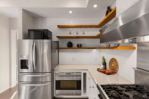 Kitchen - 316 Windflower Ct, Windsor, CA 95492 photo 5 of 6