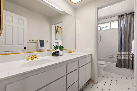 Bath - 316 Windflower Ct, Windsor, CA 95492 photo 10 of 12