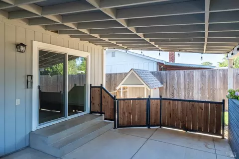Exterior - 235 Pomo Dr, Ukiah, CA 95482 photo 4 of 15