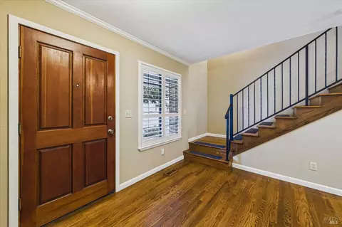 Entry Way - 1550 Chabot Ct, Eureka, CA 95503 photo 3 of 6