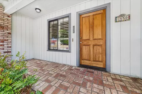 Exterior - 1550 Chabot Ct, Eureka, CA 95503 photo 4 of 10