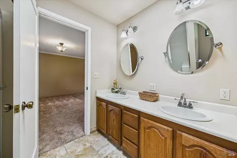 Bath - 1550 Chabot Ct, Eureka, CA 95503 photo 6 of 6