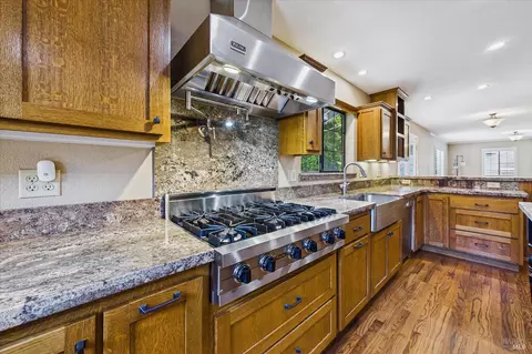 Kitchen - 1550 Chabot Ct, Eureka, CA 95503 photo 4 of 9