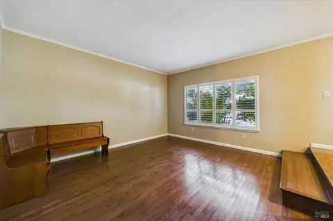 Living - 1550 Chabot Ct, Eureka, CA 95503 photo 6 of 6