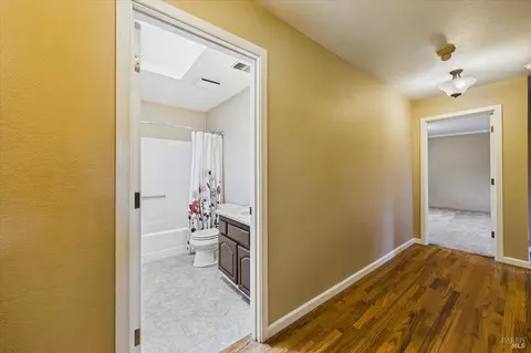 Entry Way - 1550 Chabot Ct, Eureka, CA 95503 photo 4 of 6