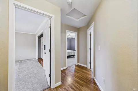 Entry Way - 1550 Chabot Ct, Eureka, CA 95503 photo 5 of 6
