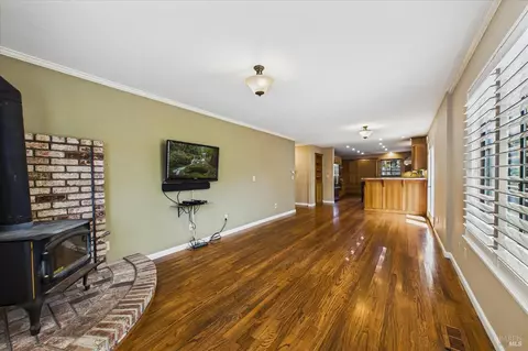 Living - 1550 Chabot Ct, Eureka, CA 95503 photo 1 of 6