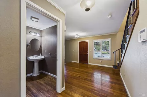 Entry Way - 1550 Chabot Ct, Eureka, CA 95503 photo 1 of 6