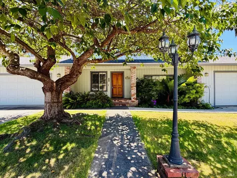 Exterior - 1550 Chabot Ct, Eureka, CA 95503 photo 3 of 10