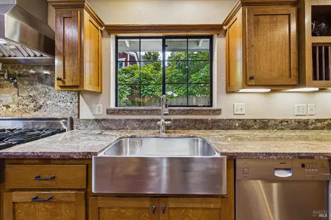 Kitchen - 1550 Chabot Ct, Eureka, CA 95503 photo 3 of 9