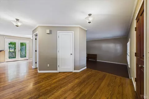 Entry Way - 1550 Chabot Ct, Eureka, CA 95503 photo 2 of 6
