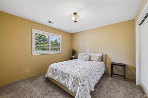 Bedroom - 1550 Chabot Ct, Eureka, CA 95503 photo 1 of 6