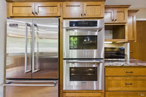 Kitchen - 1550 Chabot Ct, Eureka, CA 95503 photo 7 of 9