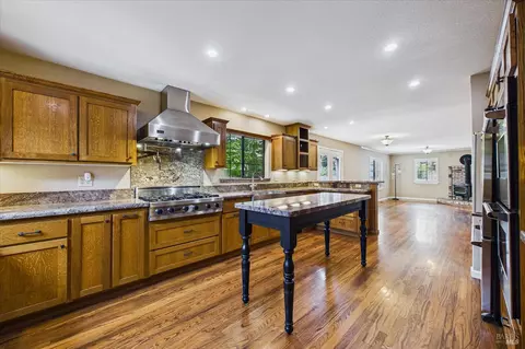 Kitchen - 1550 Chabot Ct, Eureka, CA 95503 photo 8 of 9