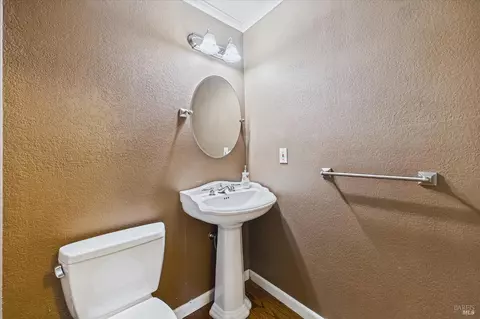 Bath - 1550 Chabot Ct, Eureka, CA 95503 photo 1 of 6