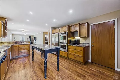 Kitchen - 1550 Chabot Ct, Eureka, CA 95503 photo 5 of 9