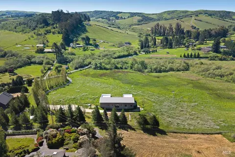 3006 Bloomfield Rd, Sebastopol, CA 95472