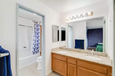 Bath - 133 Haviture Way, Vallejo, CA 94589 photo 4 of 5
