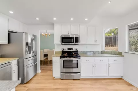 Kitchen - 133 Haviture Way, Vallejo, CA 94589 photo 4 of 7