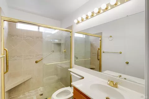 Bath - 133 Haviture Way, Vallejo, CA 94589 photo 2 of 5