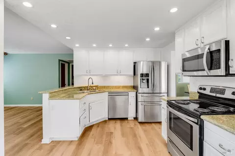 Kitchen - 133 Haviture Way, Vallejo, CA 94589 photo 5 of 7