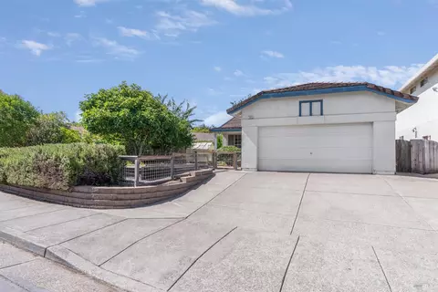 1045 Ventana Dr, Windsor, CA 95492