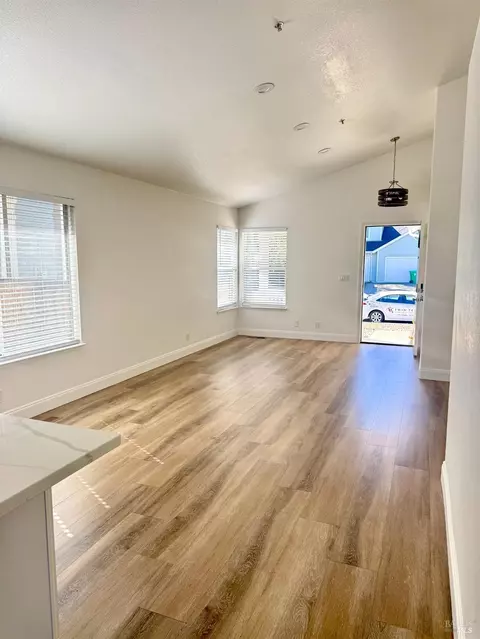2012 Devonshire Dr, Napa, CA 94558 photo 3