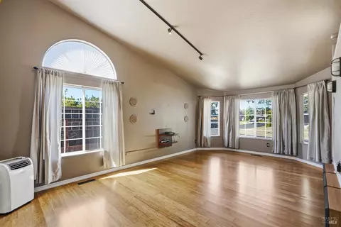 Living - 7095 Hastings Pl, Windsor, CA 95492 photo 2 of 7
